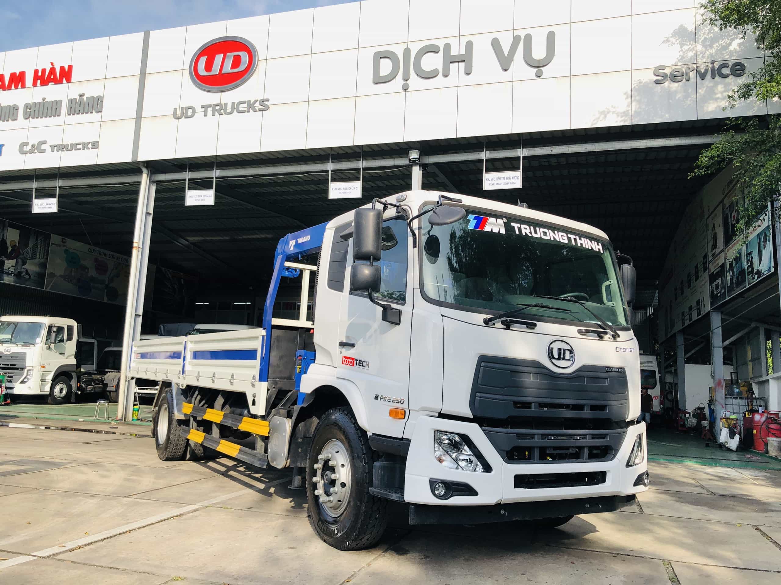 UD TRUCKS  PKE250 THÙNG CẨU